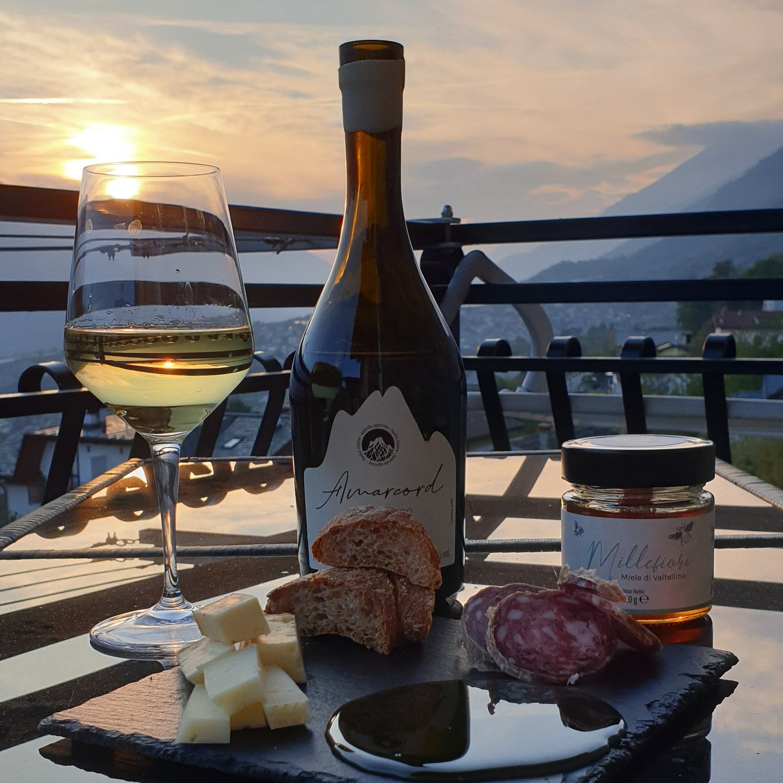 Degustazione di vino bianco "piwi" con visita in cantina
