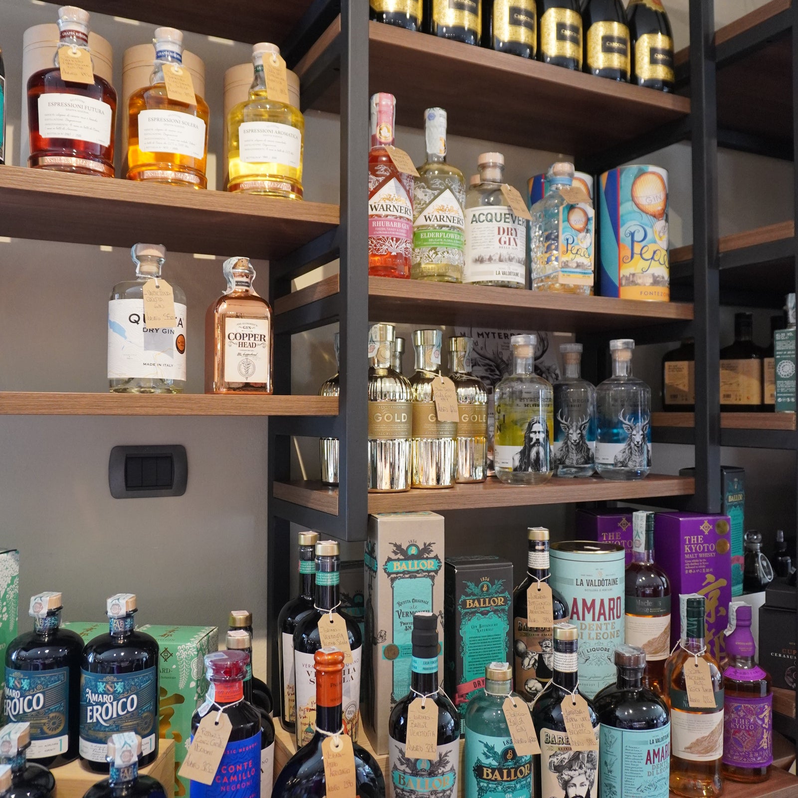 Degustazione di gin con tagliere