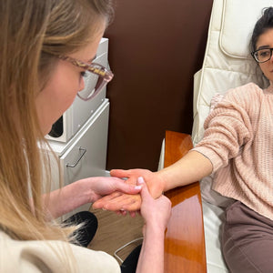 Massaggio mani alla vaniglia